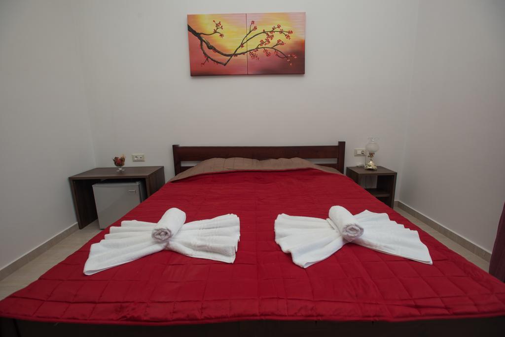 Elpidis Villa Kokkinos Pyrgos Rom bilde